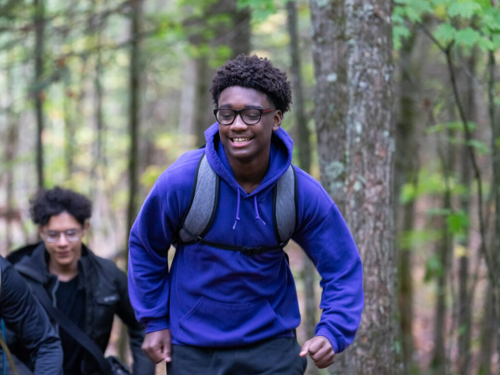 Jeunes en randonnée au parc national du Mont-Tremblant