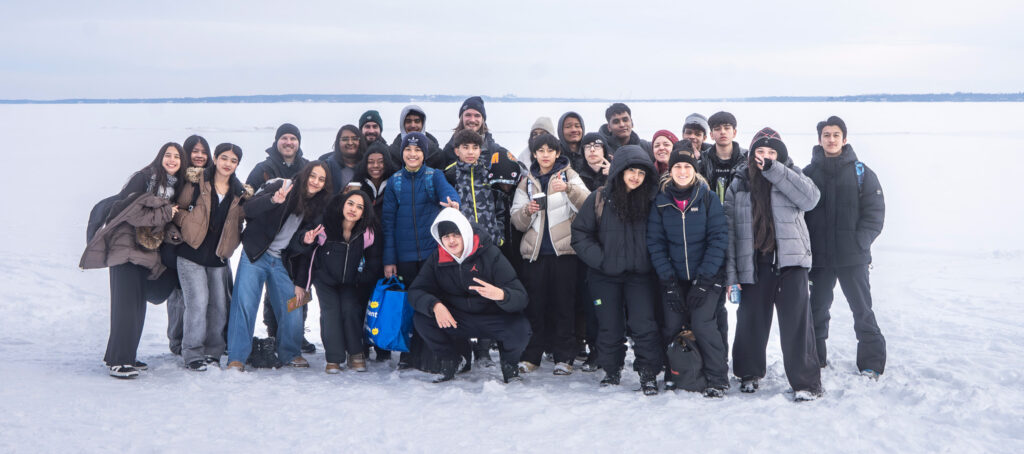 Groupe d'élèves de Connexion N dans le parc d'Oka
